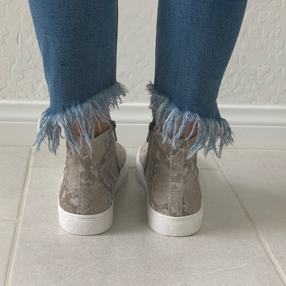 NEW Snake Print High Top Double Zipper Sneakers - Picture 3 of 5